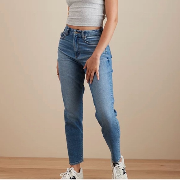 AE Outfitters Mom Jeans - Picture 2 of 4